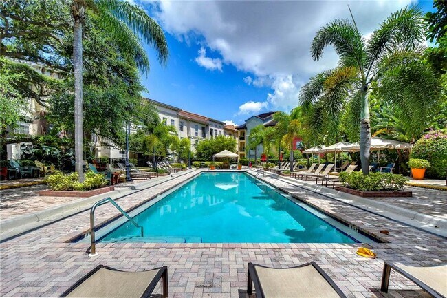 Building Photo - 2410 W Azeele St