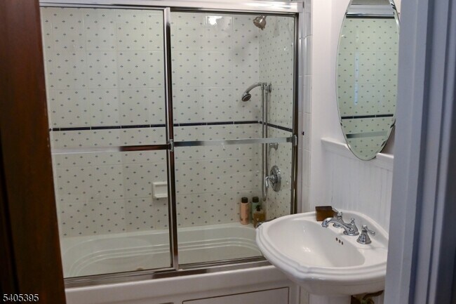 Building Photo - 12 Central Ave