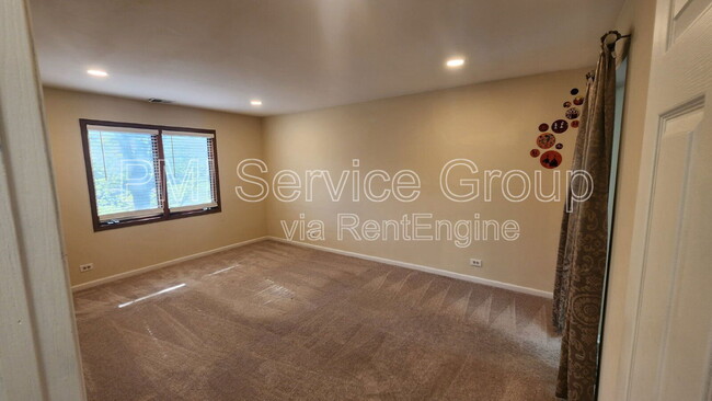 Building Photo - 985 West Ct