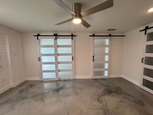 Building Photo - 4 Bedroom house with Second kitchen in basement