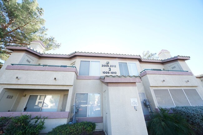 Building Photo - SHOWINGS AVAILABLE NOW