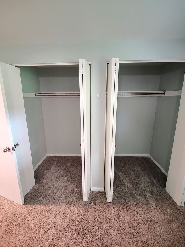 Building Photo - *Recently Updated 2BD/1.5BA Townhouse Available for Rent in West Mifflin*