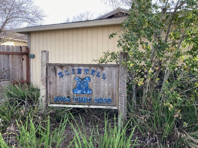 Building Photo - **Welcome Home, Available Now**