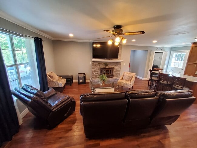 Building Photo - Sevierville 37862 - Showings begin July 11, 2026 - Fully Furnished! Long term or 3 Month Lease Co...