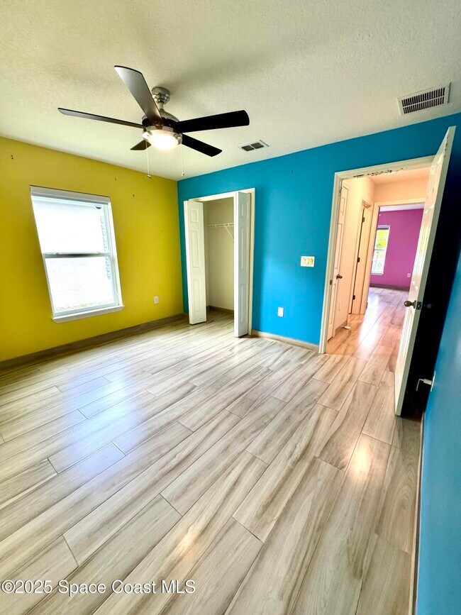 Building Photo - 1066 Dania Cir