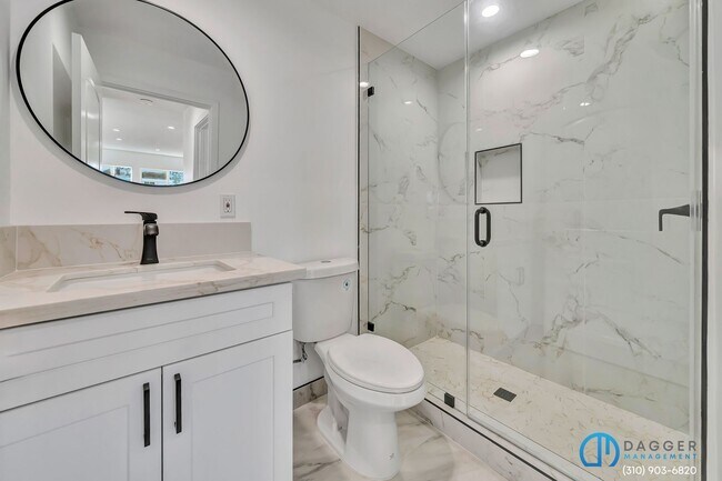 Building Photo - 11845 Hamlin St