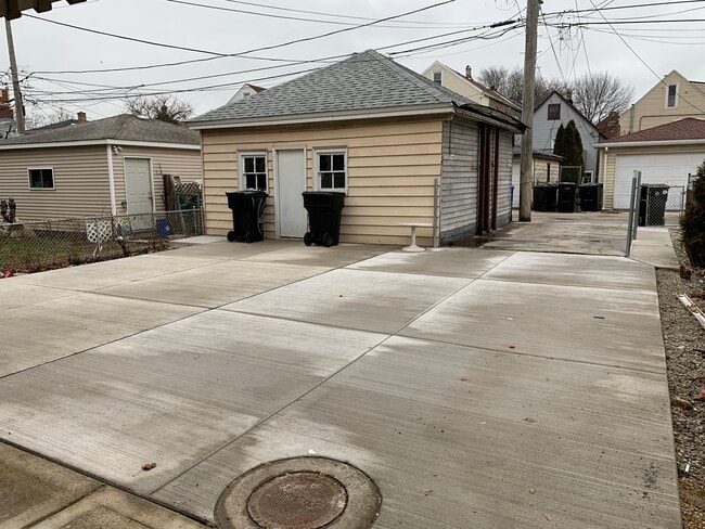 Building Photo - 4221 S Mozart St