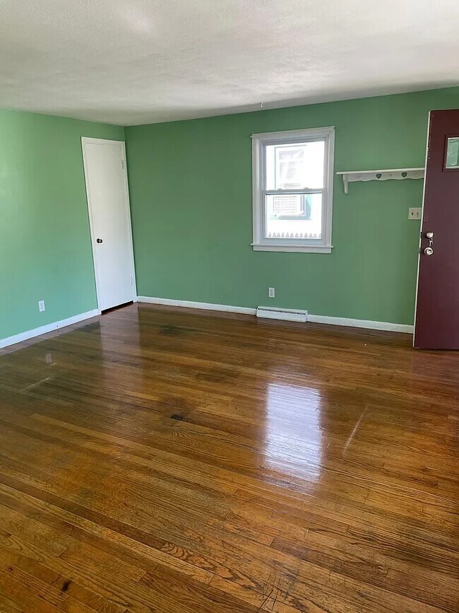 Building Photo - 320 Boyden St