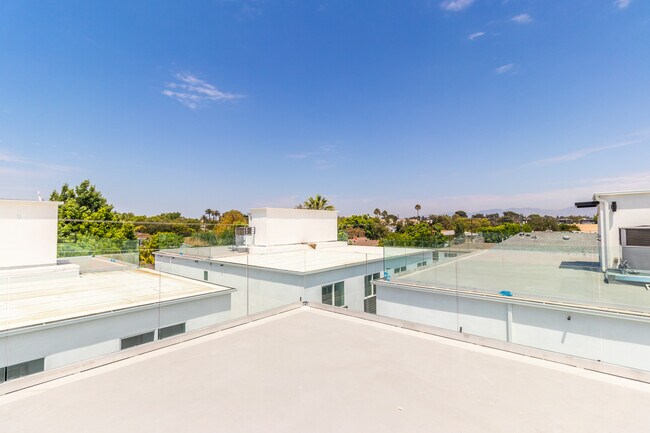 Building Photo - 4293 Tujunga Ave