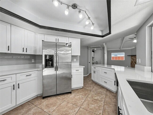 Building Photo - 7658 Laurel Valley Rd