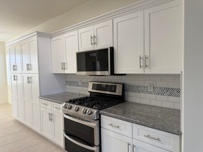 Building Photo - 36582 Crown St