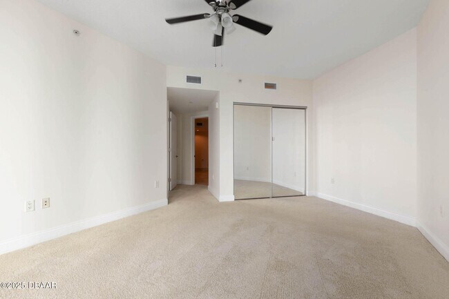 Building Photo - 231 Riverside Dr