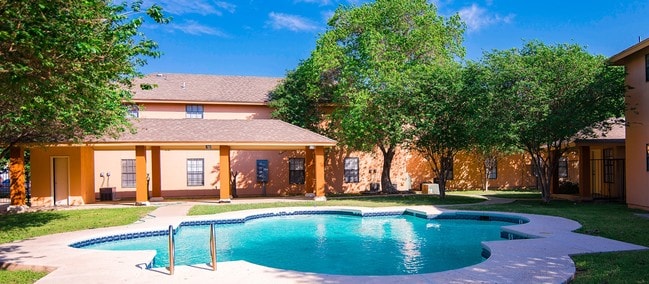 Building Photo - Villas Laredo Cantera