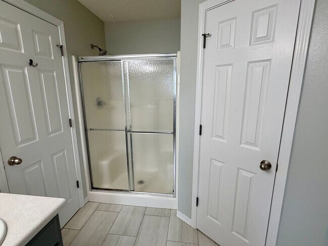 Building Photo - 4633 Ridge Pointe Dr
