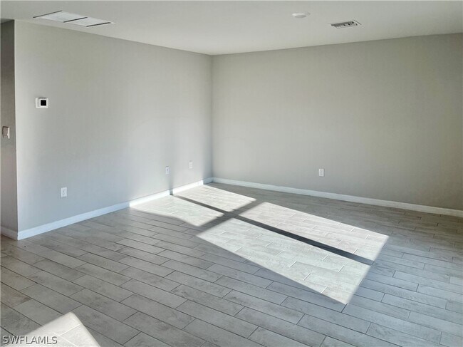 Building Photo - 5029 S Rosebud Cir