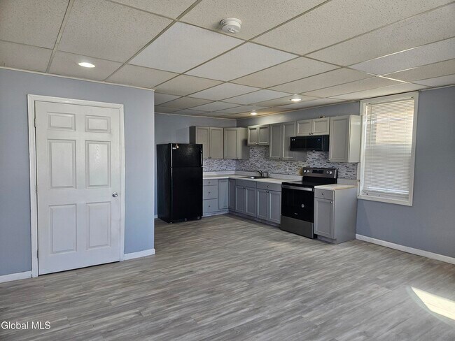 Building Photo - 38 Main St