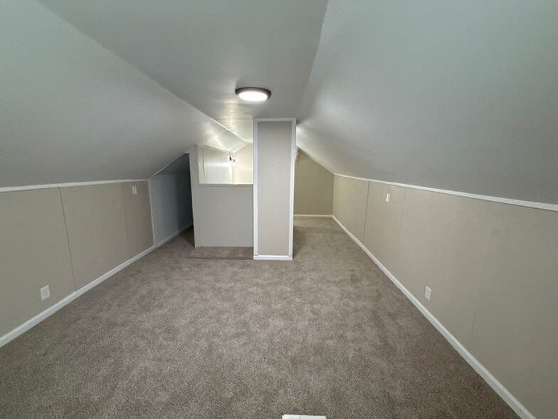 Building Photo - Fully Renovated 3-Bedroom Home – Move-In R...