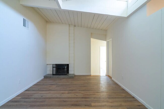 Building Photo - 5418-5420 Baja Drive