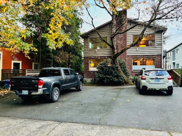 PARKING - 3334 SE 9th Ave