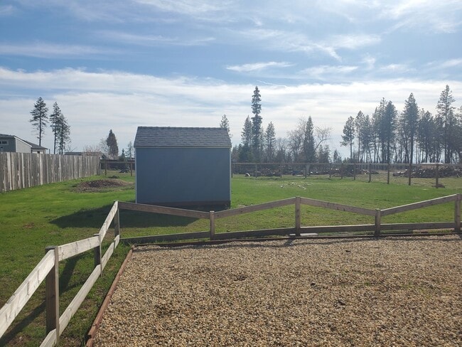 Building Photo - Fully Furnished cozy two-bedroom house