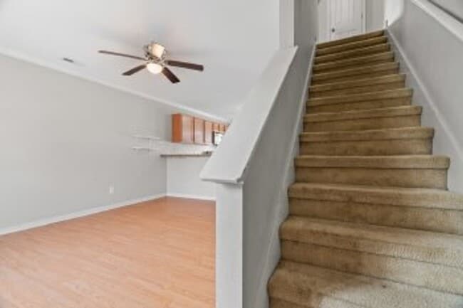 Building Photo - 2BR/2.5BA Townhome in The Gables