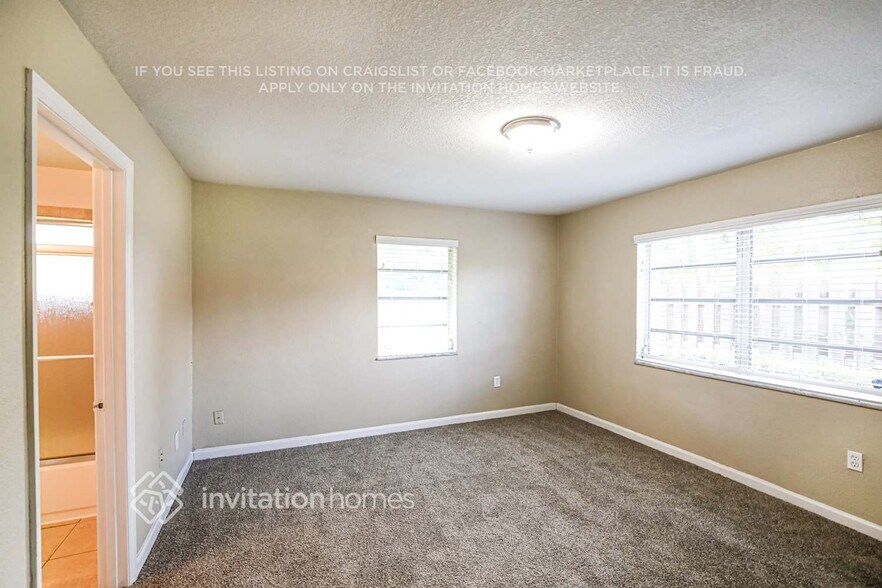 Building Photo - 16620 SW 93rd Ave