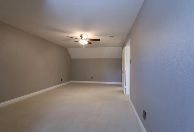 Building Photo - 2842 River Birch Dr