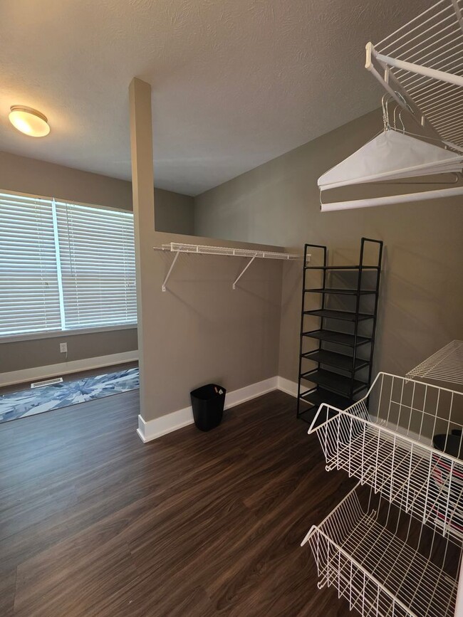 Building Photo - Executive Four Bedroom Rental w/ Office!