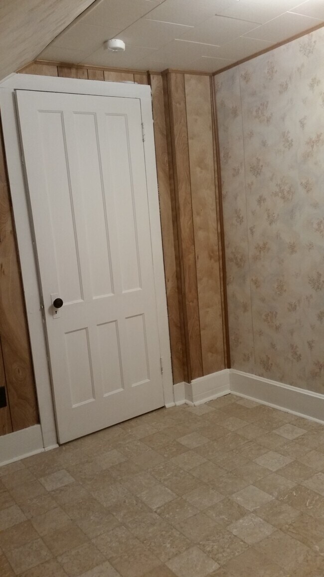 Additional room off of bathroom - 601 Post St