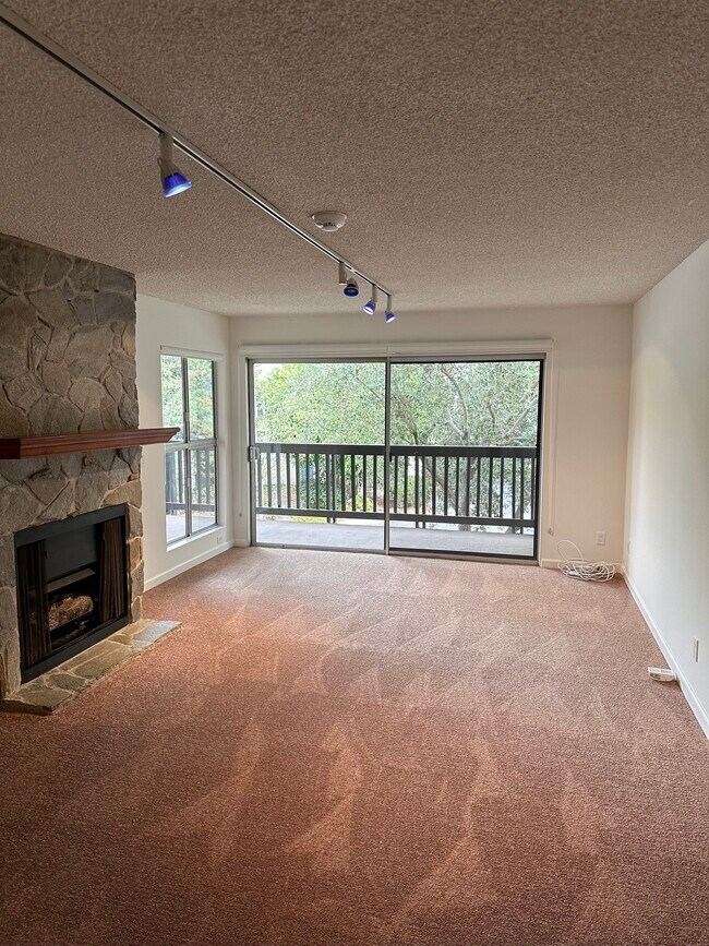 Building Photo - 7111 Raintree Cir