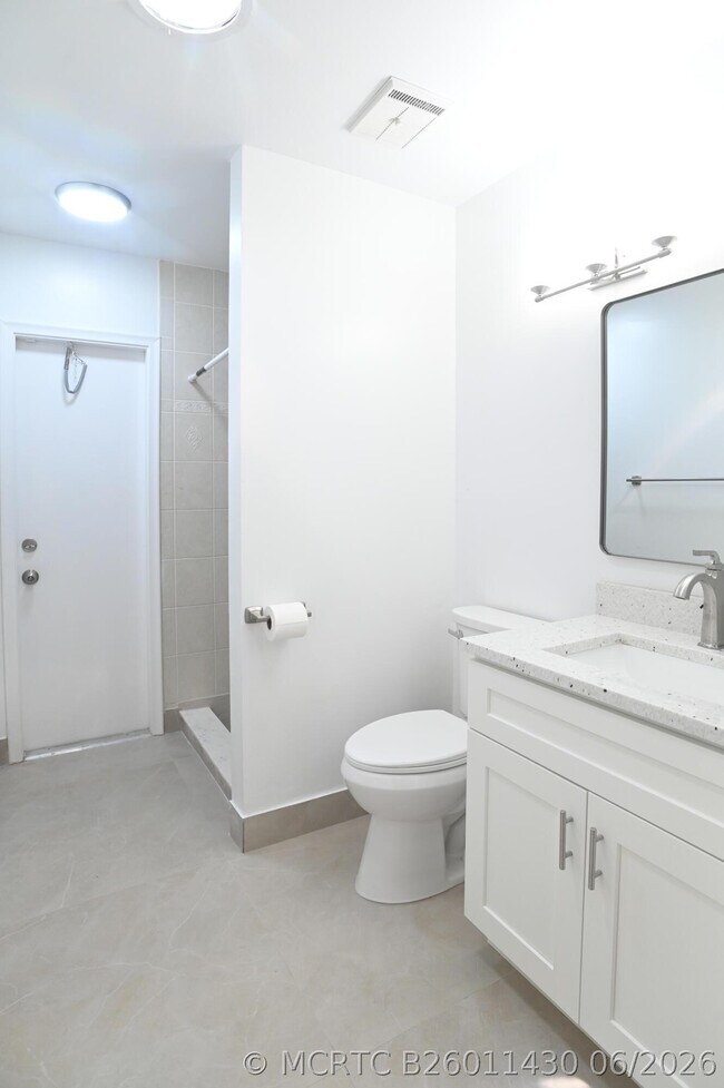 Building Photo - 1148 Summit Trail Cir