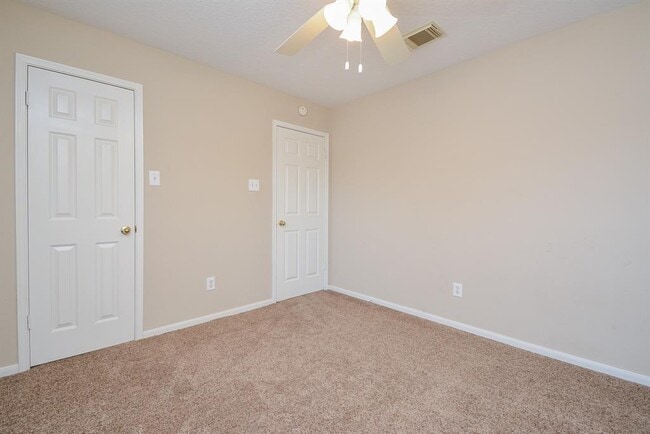 Building Photo - 623 Airybrook Ln