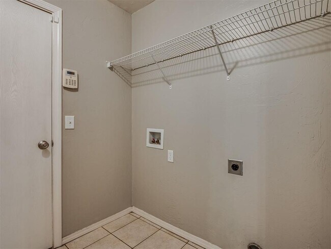 Building Photo - 9728 SW 27th St