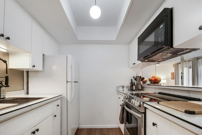 Building Photo - 77845 California Dr