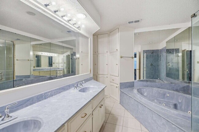 Building Photo - Top-Tier Luxury Living at 98th & Quaker | Kings Gate