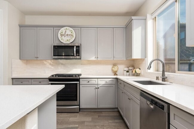 Building Photo - 1383 E Via Azzurra Way