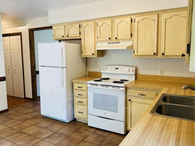 Building Photo - 10717 S Jamie Pl