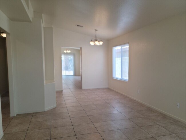 Building Photo - Single Story 3-Bedroom