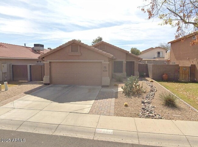 Primary Photo - 4049 W Quail Ave