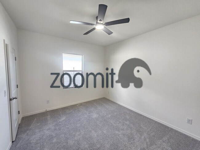 Building Photo - BEAUTIFUL HOME 4 BEDROOMS 3 BATHS!