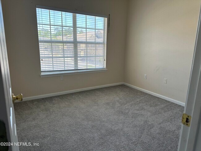 Building Photo - 9740 Summer Grove Way W