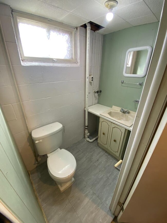 Building Photo - 912 N Kiwanis Ave