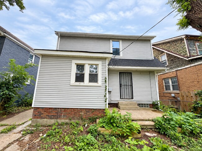 Building Photo - 4368 Buckingham
