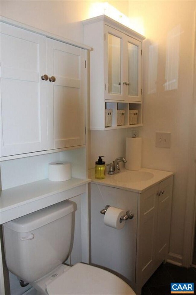 Building Photo - 2Bed/1 Bath Rental Lake Monticello