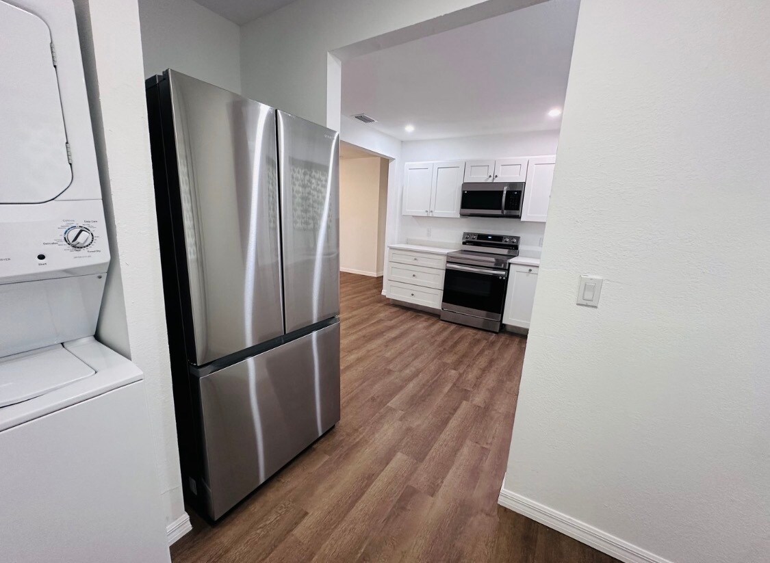 Building Photo - 329 NE 2nd St