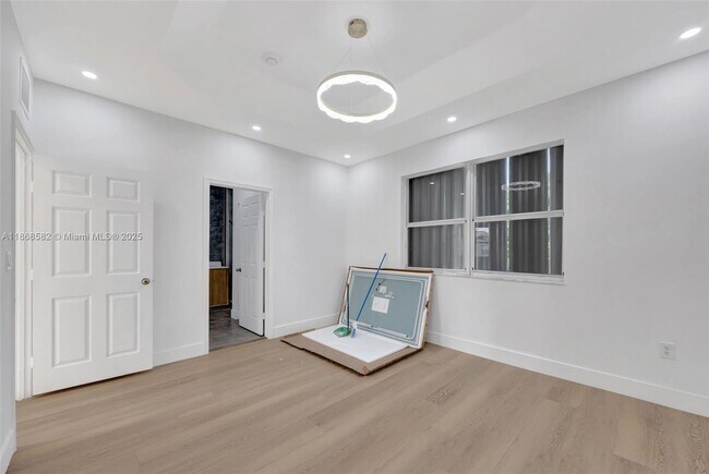 Building Photo - 964 NE 41st Pl