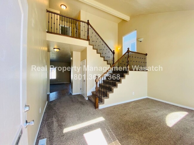 Building Photo - 5 Bedroom 3 Bathroom Riverton Home!