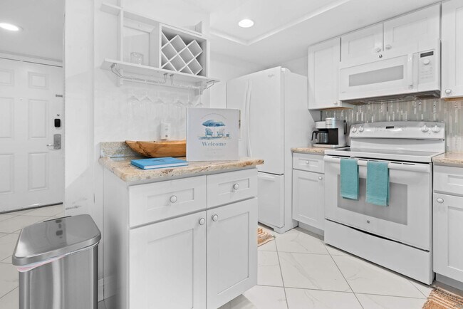 Building Photo - 600 Neapolitan Way