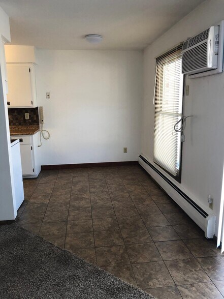 Building Photo - 810 9th Ave S
