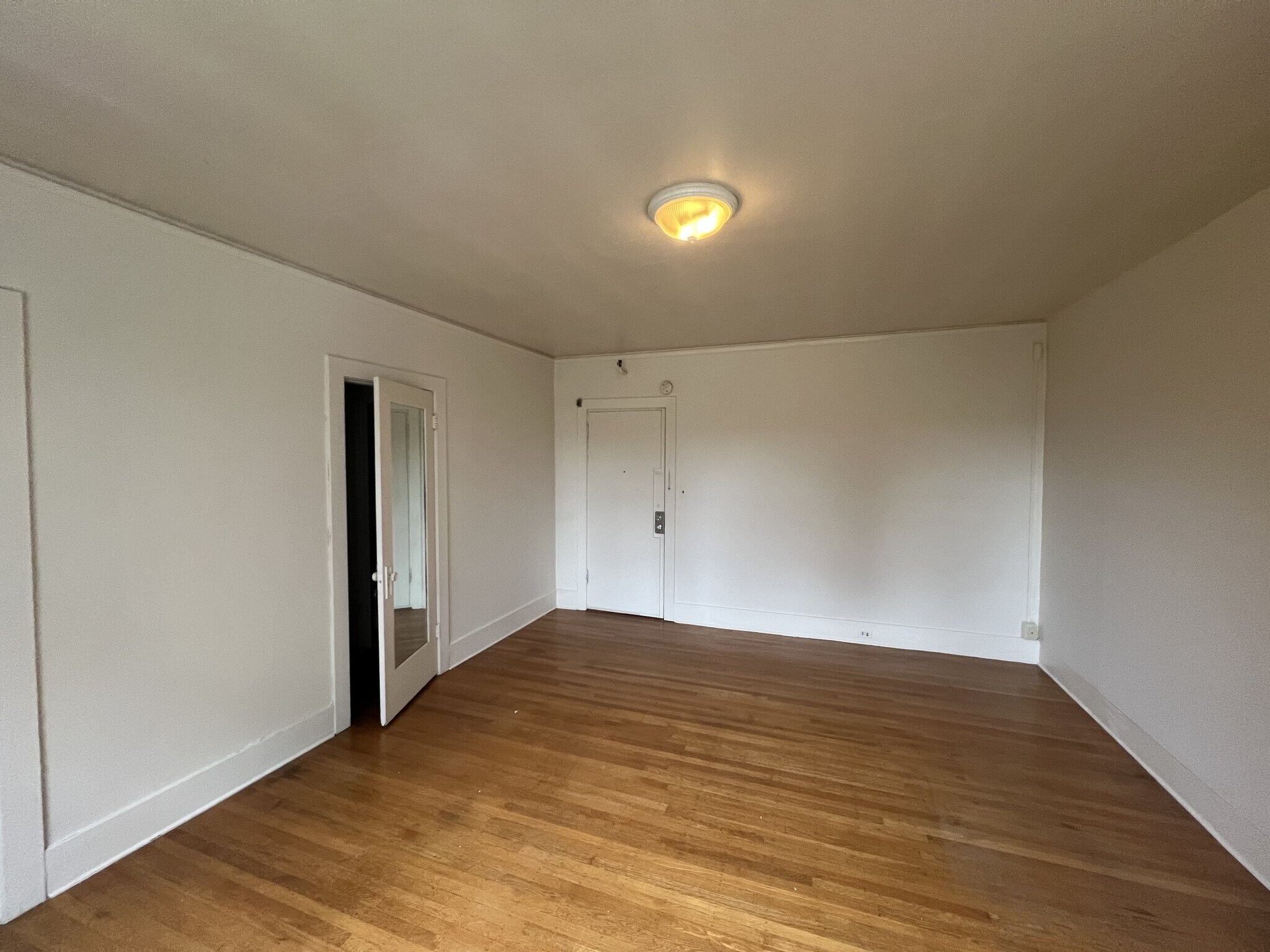 Building Photo - 1305 NE 45th St